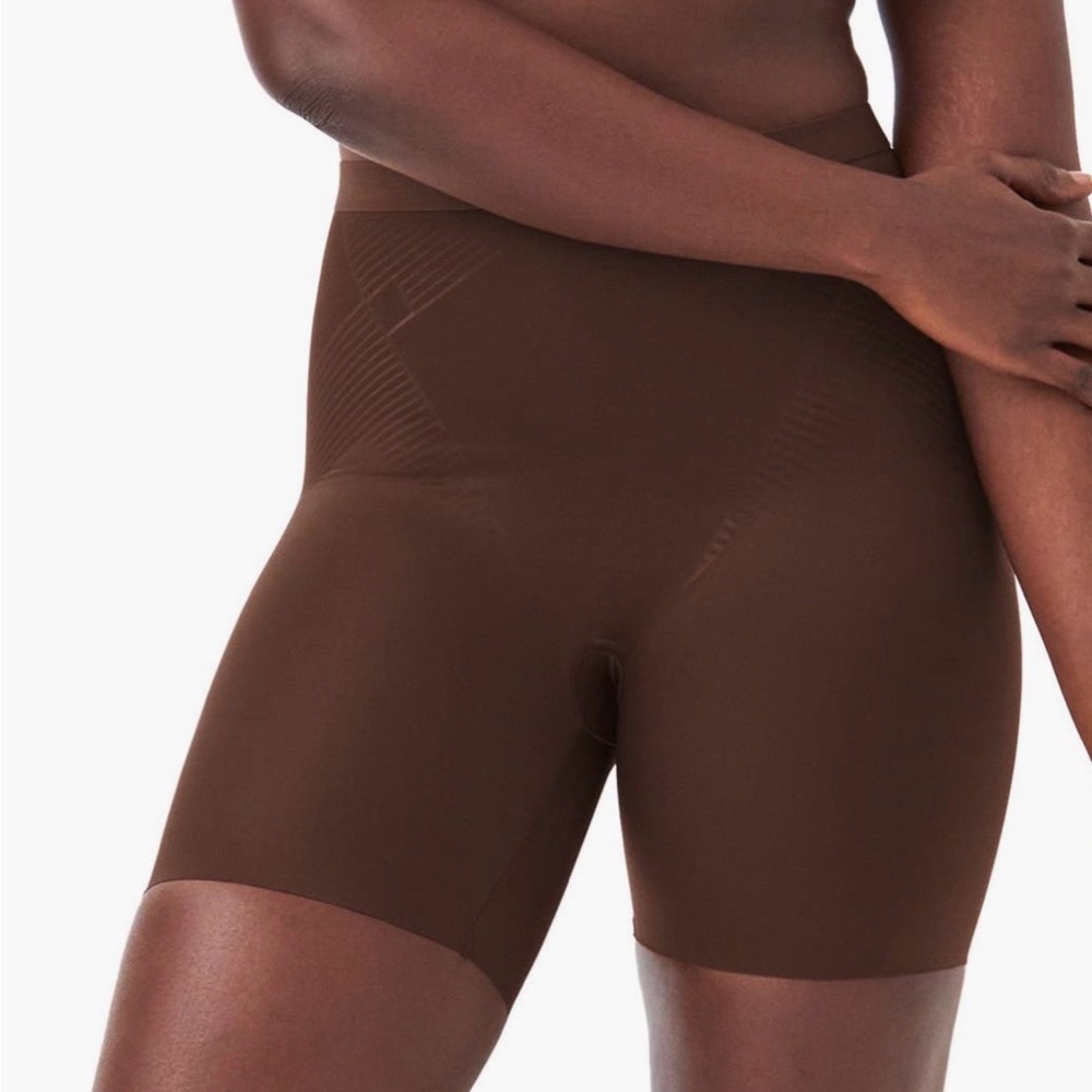 NWT SPANX THINSTINCTS 2.0 MID-THIGH SHORT #10234R